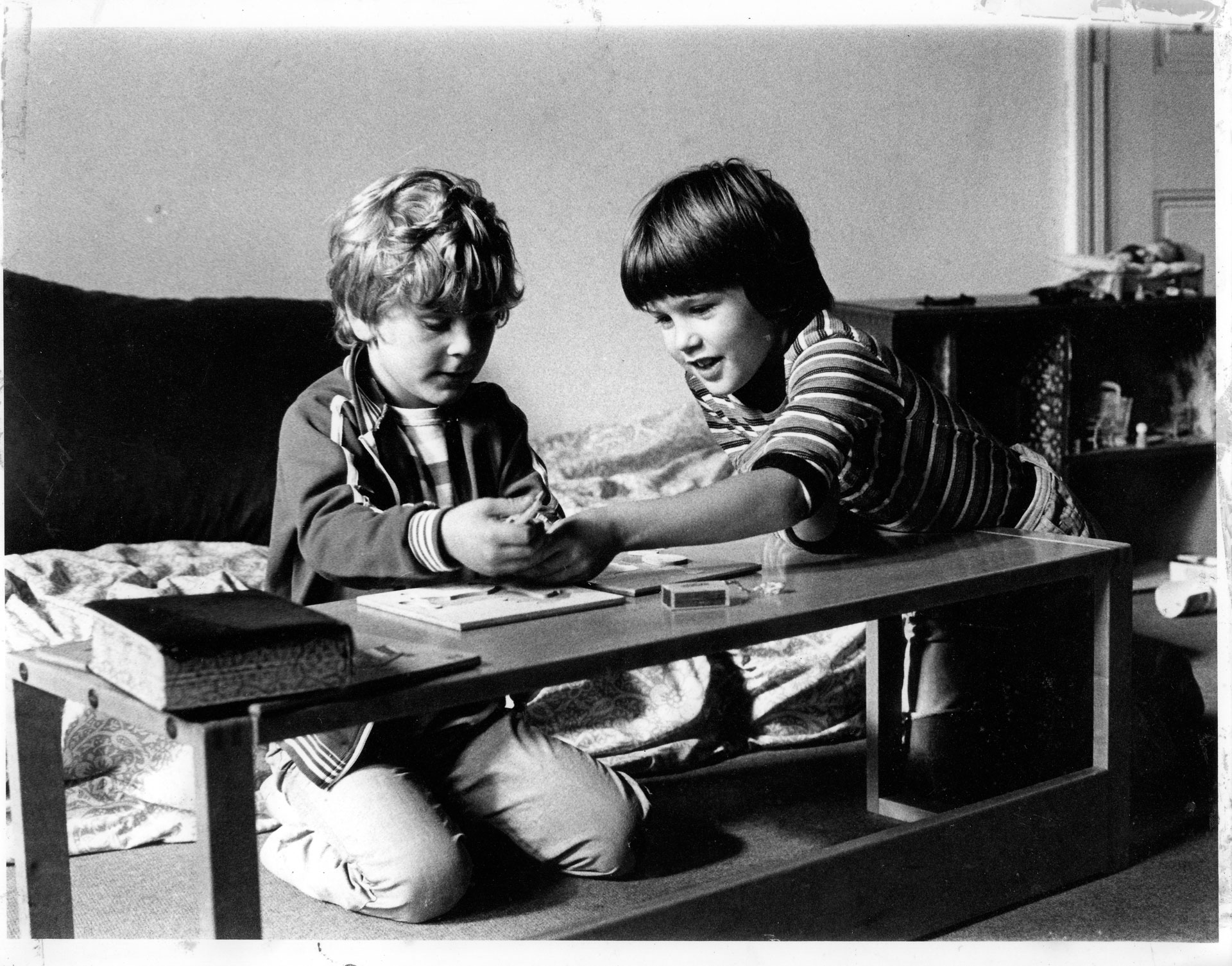 Alan and Michael Sachs in Albie’s apartment in Maputo.