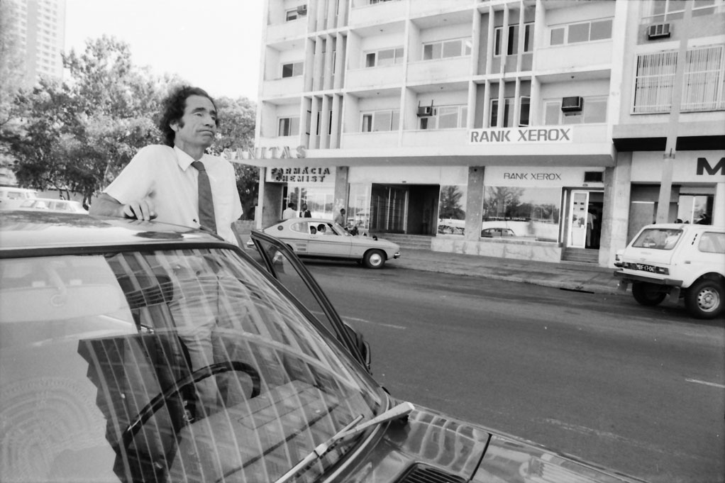 Image of Albie getting into the same car that was used in the car bomb assassination attempt.